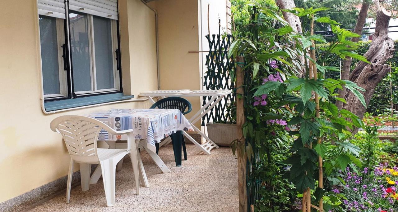Cecillia Mare Apartments Ровин Екстериор снимка