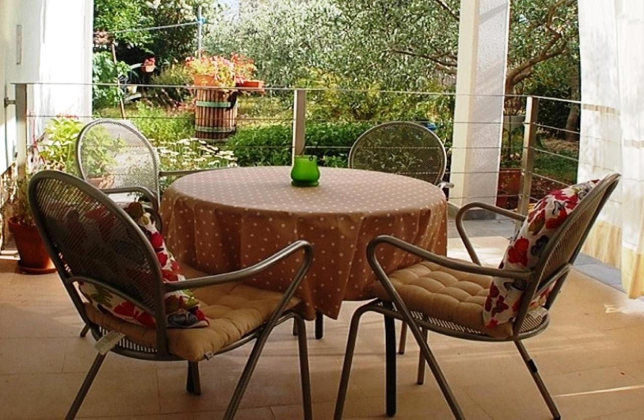 Cecillia Mare Apartments Ровин Екстериор снимка