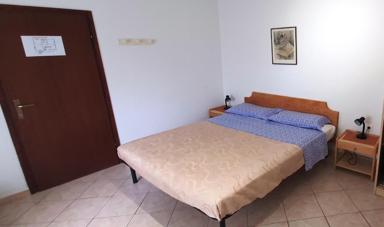 Cecillia Mare Apartments Ровин Екстериор снимка