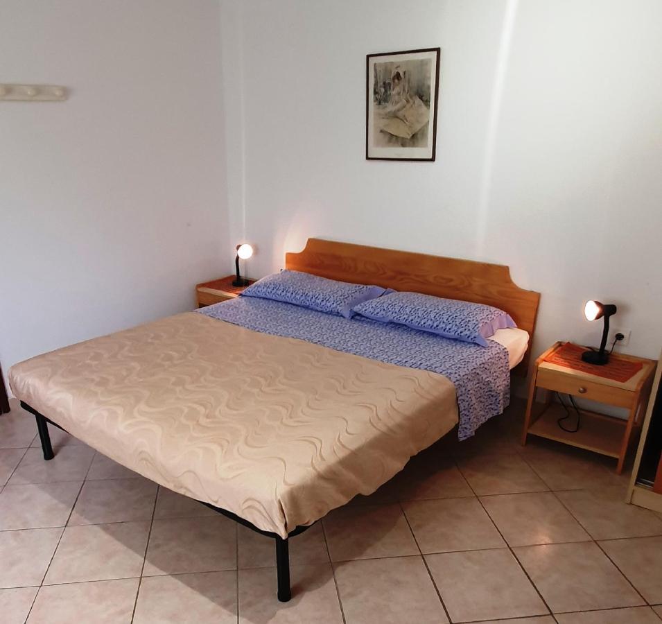Cecillia Mare Apartments Ровин Екстериор снимка