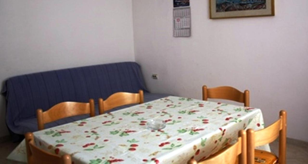 Cecillia Mare Apartments Ровин Екстериор снимка
