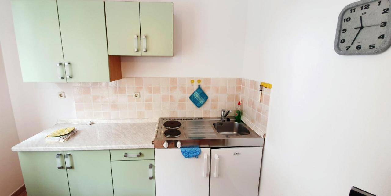 Cecillia Mare Apartments Ровин Екстериор снимка