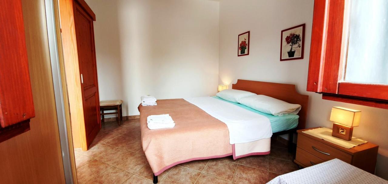 Cecillia Mare Apartments Ровин Екстериор снимка