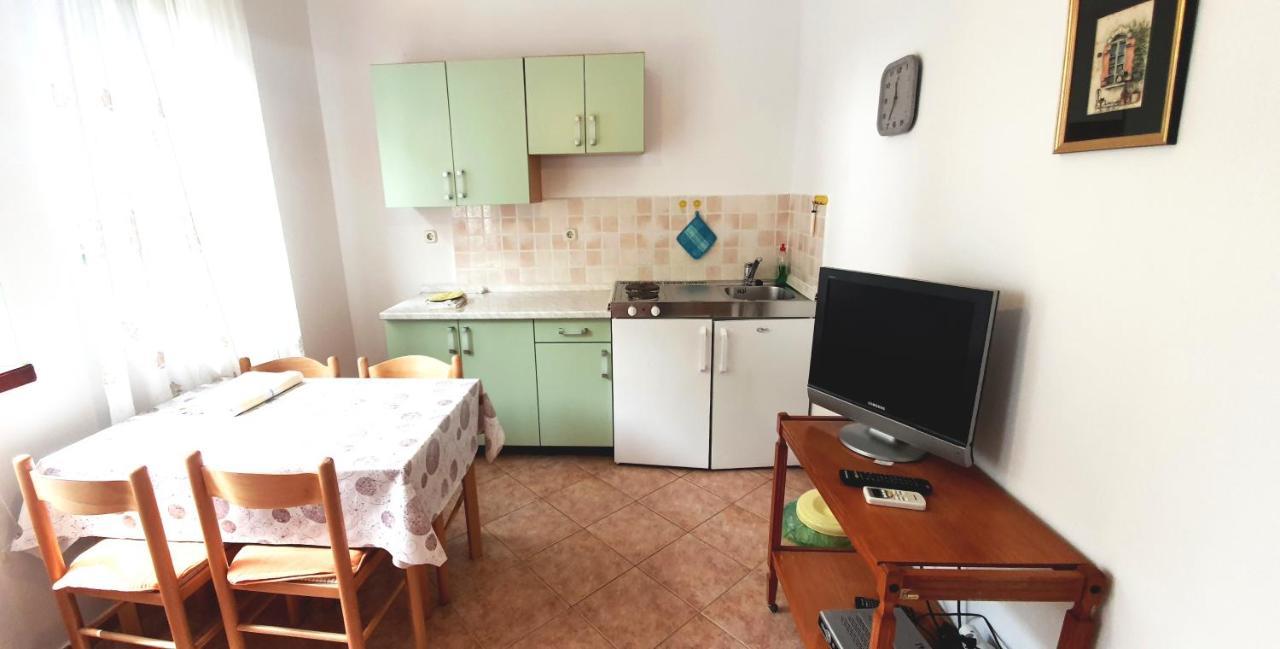 Cecillia Mare Apartments Ровин Екстериор снимка