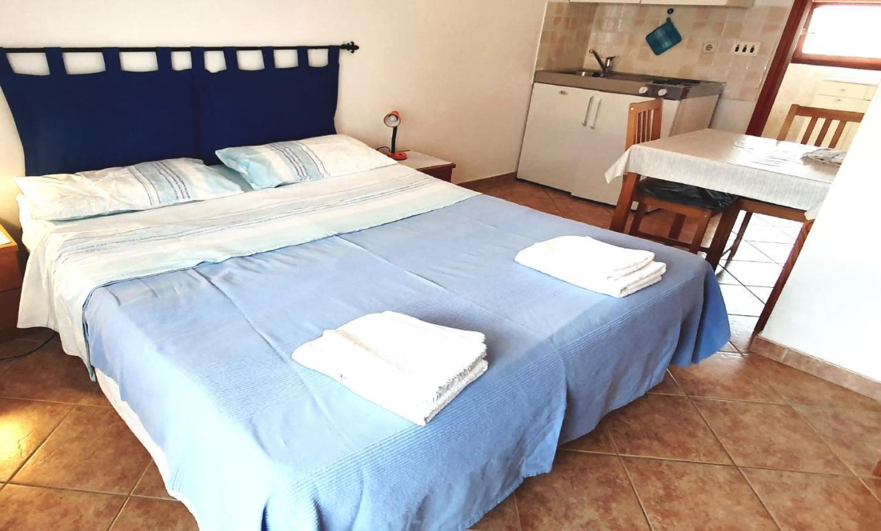 Cecillia Mare Apartments Ровин Екстериор снимка