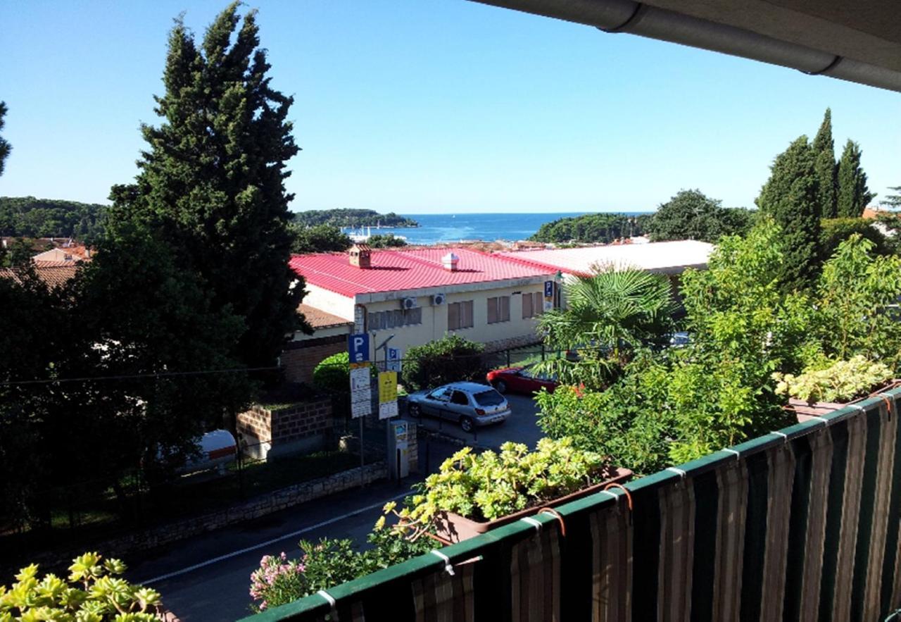 Cecillia Mare Apartments Ровин Екстериор снимка