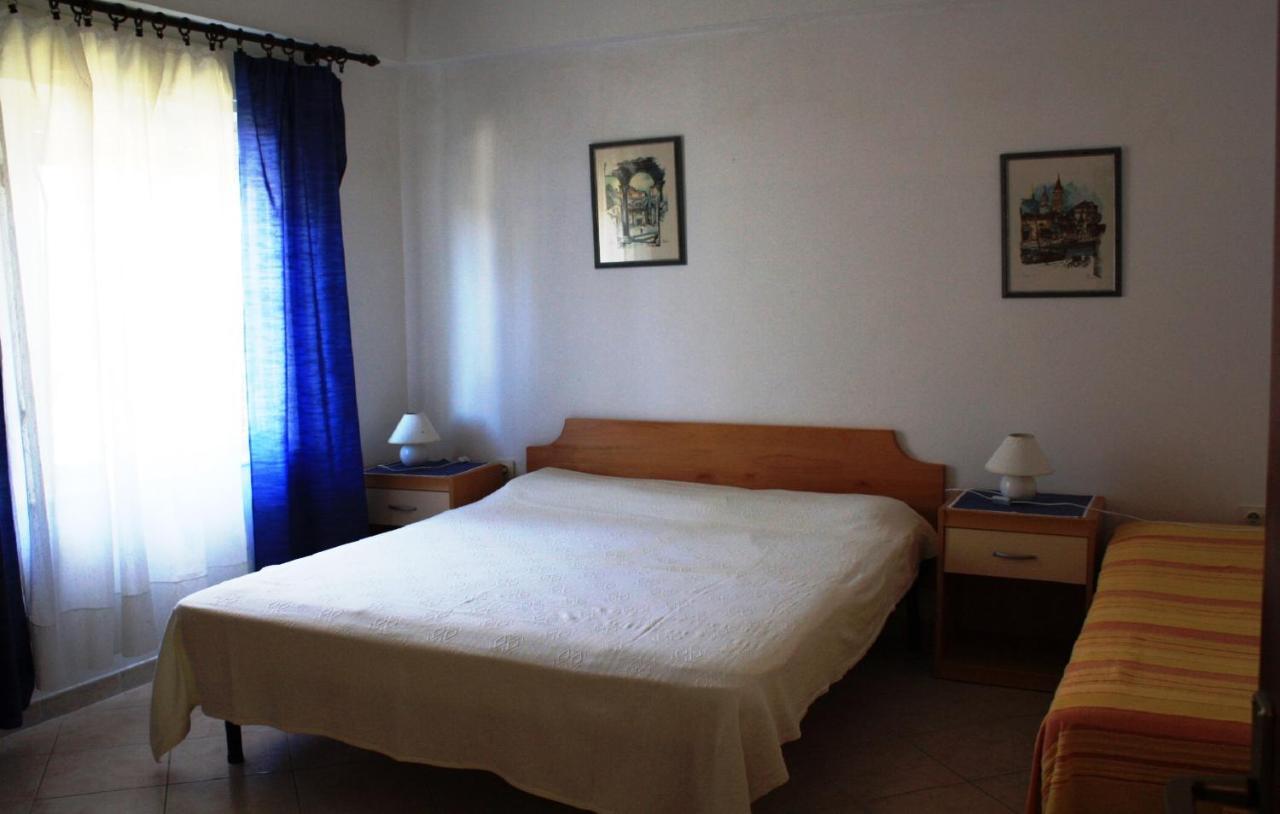 Cecillia Mare Apartments Ровин Екстериор снимка
