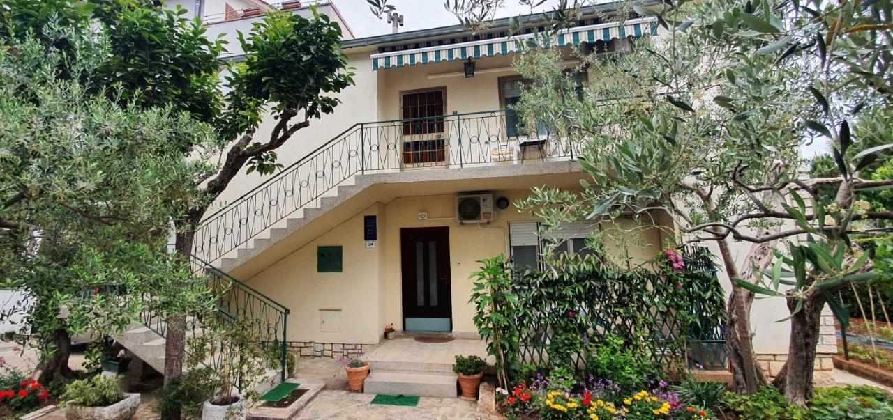 Cecillia Mare Apartments Ровин Екстериор снимка