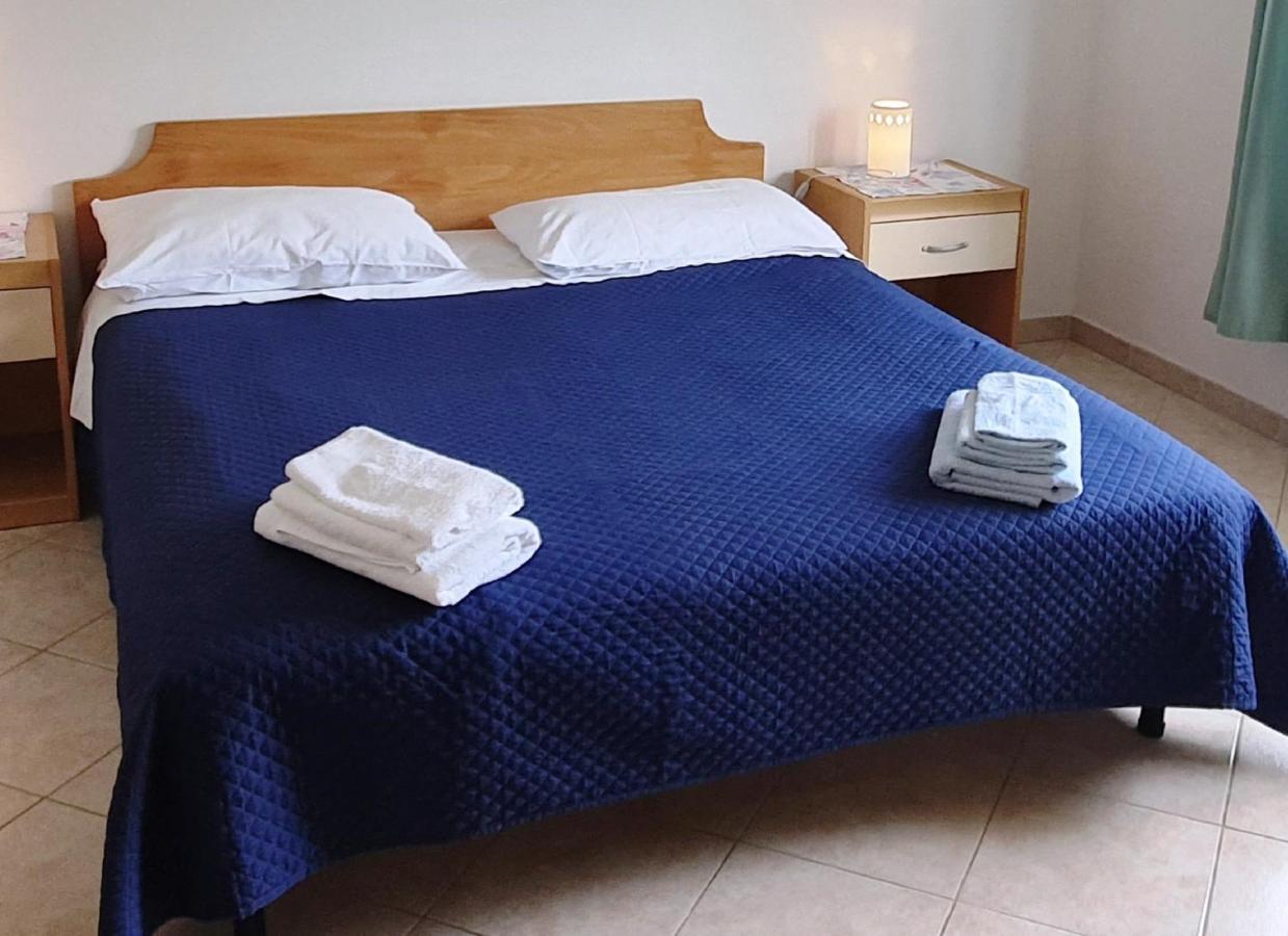 Cecillia Mare Apartments Ровин Екстериор снимка