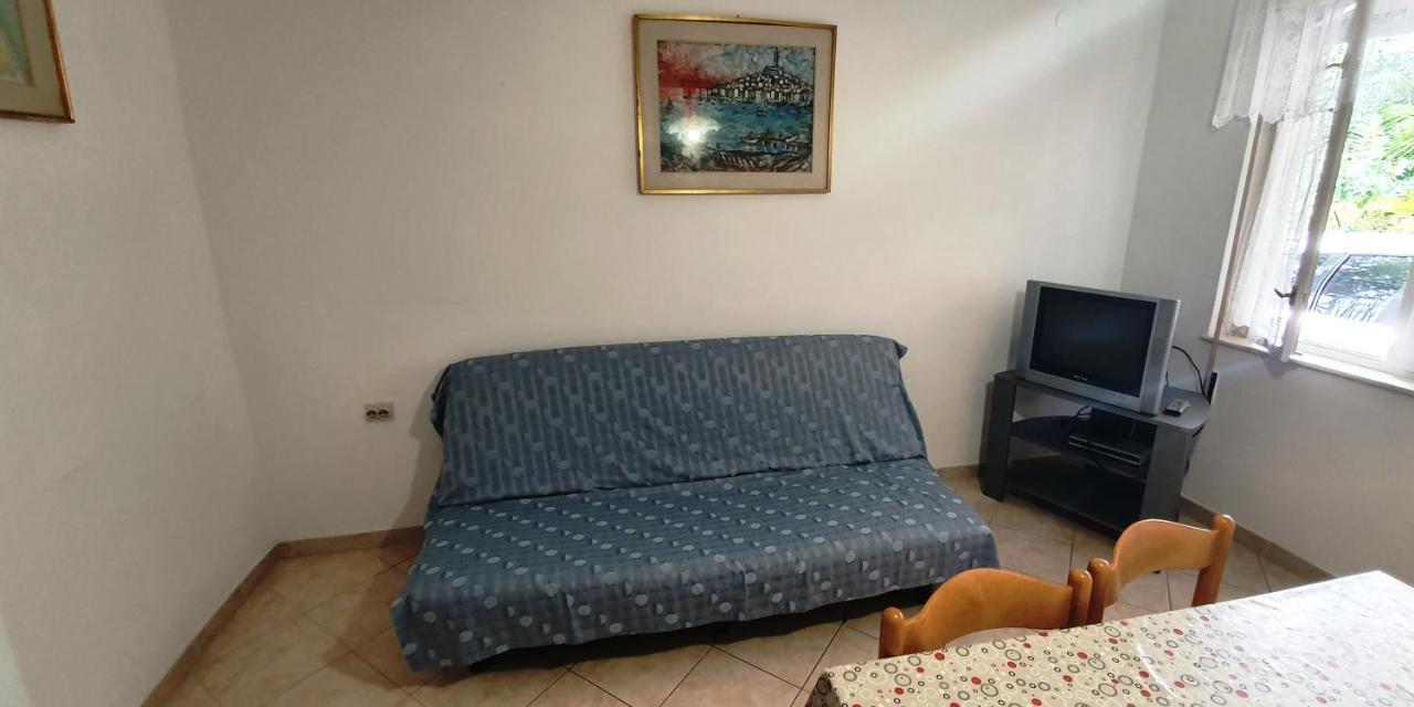 Cecillia Mare Apartments Ровин Екстериор снимка