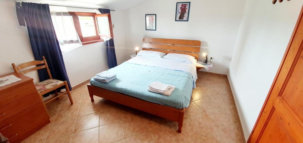 Cecillia Mare Apartments Ровин Екстериор снимка