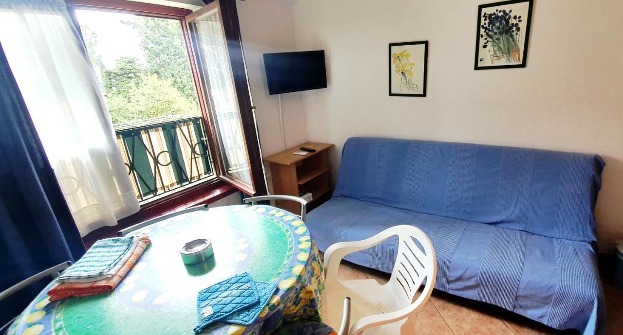 Cecillia Mare Apartments Ровин Екстериор снимка