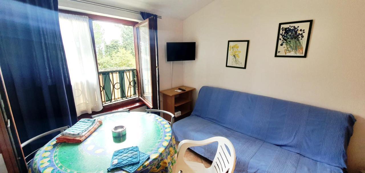 Cecillia Mare Apartments Ровин Екстериор снимка