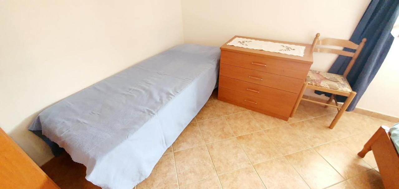 Cecillia Mare Apartments Ровин Екстериор снимка